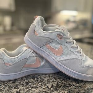 Women’s Nike SB Alleyoop Sneakers- New without box - 7Y/8.5W